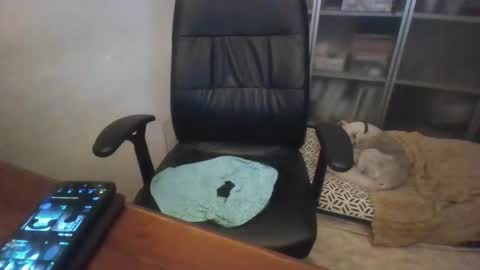 rainy online show from December 14, 1:12 am