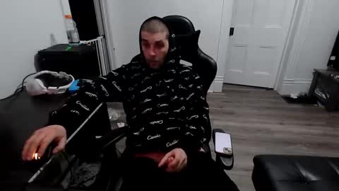 stonedpanda77 online show from May 16, 1:46 am