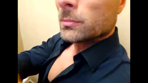 Snapshot of stopshottttt chatting on October 14, 2:20 pm stopshottttt online show from October 14, 2:20 pm