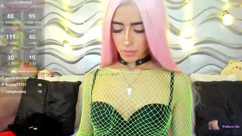 Snapshot of stormirusso chatting on December 6, 4:52 am Mar online show from December 6, 4:52 am