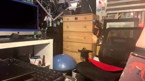 Str8 online show from April 15, 7:06 pm