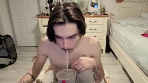 str8whiteboy21 online show from December 4, 7:08 am