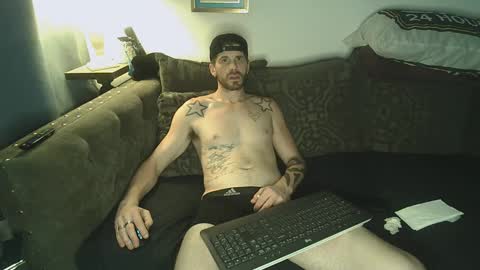 Snapshot of straitpipermann22 chatting on September 11, 10:33 pm straitpipermann22 online show from September 11, 10:33 pm