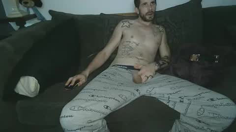 Snapshot of straitpipermann22 chatting on October 5, 6:26 pm straitpipermann22 online show from October 5, 6:26 pm