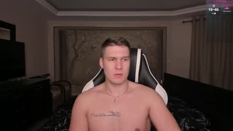 Snapshot of stranggee chatting on February 17, 10:16 pm Artem online show from February 17, 10:16 pm