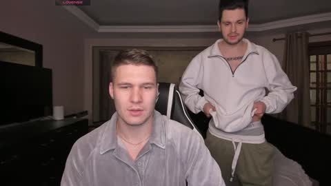 Snapshot of stranggee chatting on December 30, 5:23 pm Artem online show from December 30, 5:23 pm