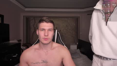 Snapshot of stranggee chatting on January 8, 10:37 pm Artem online show from January 8, 10:37 pm