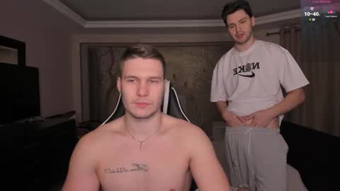 Snapshot of stranggee chatting on February 16, 6:54 pm Artem online show from February 16, 6:54 pm