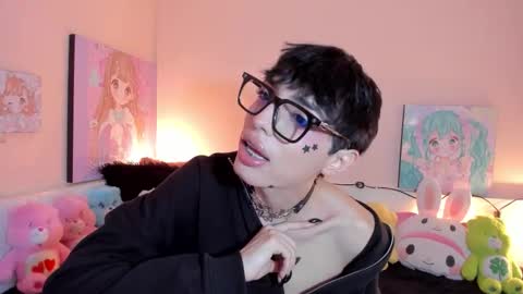 strawberry_kitty_ online show from February 9, 4:38 am