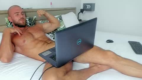 Snapshot of strong_arni chatting on January 17, 7:08 am Strong Arni online show from January 17, 7:08 am