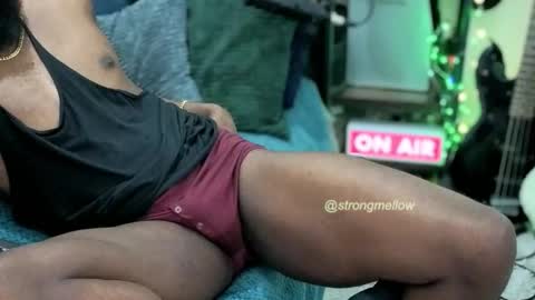 strongmellow online show from December 3, 6:41 pm