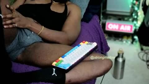 strongmellow online show from November 19, 8:18 pm