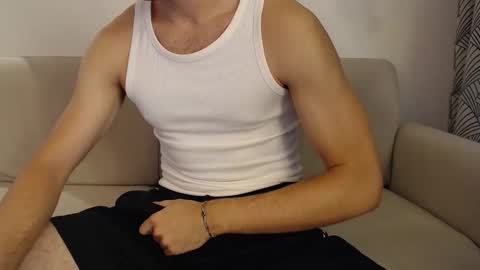 Snapshot of studfromparis chatting on October 1, 3:00 pm Stud From Paris online show from October 1, 3:00 pm