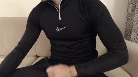 Snapshot of studfromparis chatting on October 15, 3:24 pm Stud From Paris online show from October 15, 3:24 pm