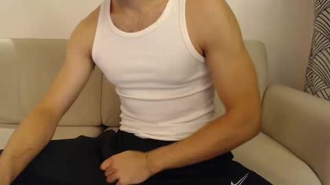 Snapshot of studfromparis chatting on October 18, 8:24 pm Stud From Paris online show from October 18, 8:24 pm