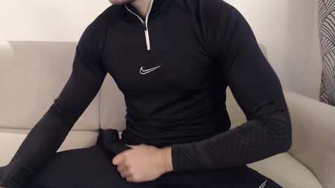 Snapshot of studfromparis chatting on October 13, 1:57 pm Stud From Paris online show from October 13, 1:57 pm