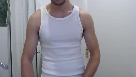 Snapshot of studfromparis chatting on October 2, 4:39 pm Stud From Paris online show from October 2, 4:39 pm