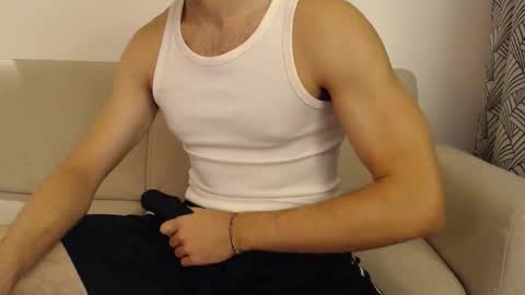 Snapshot of studfromparis chatting on October 20, 5:29 pm Stud From Paris online show from October 20, 5:29 pm