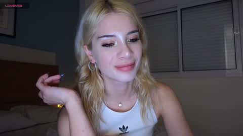 Sofa online show from March 31, 10:43 pm