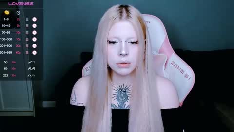 Snapshot of succubus_leslie chatting on September 28, 12:19 am succubus_leslie online show from September 28, 12:19 am