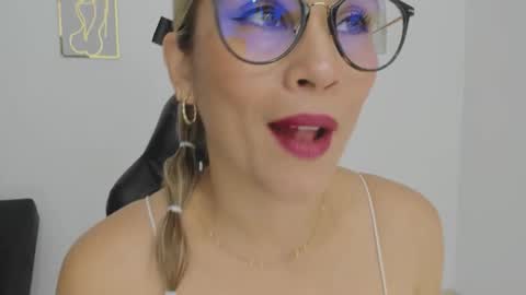 Snapshot of sugar_milff chatting on September 15, 1:12 pm sugar_milff online show from September 15, 1:12 pm