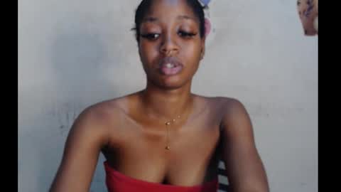 Snapshot of sugarmeltsxx chatting on October 8, 9:10 pm Bella online show from October 8, 9:10 pm