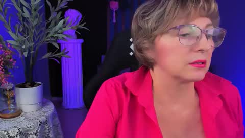 Vivien online show from November 8, 1:25 pm