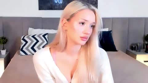 sugarwhisper online show from November 4, 4:30 pm