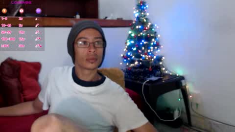 suggabrown_ online show from December 20, 7:10 pm