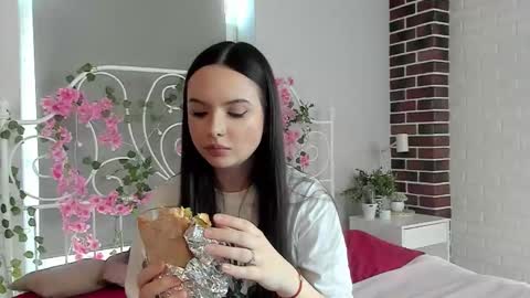 Lina 3 online show from March 22, 10:19 am