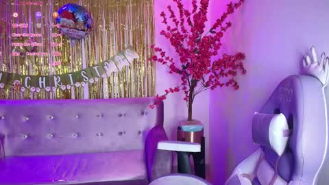 summer_miller online show from December 17, 11:50 am