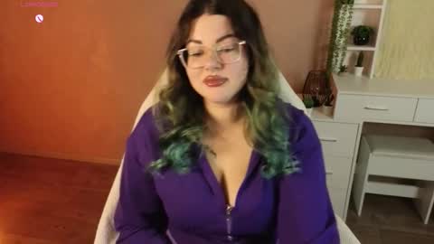 Snapshot of sunflower0907 chatting on October 14, 8:06 am Tina. Im topless model online show from October 14, 8:06 am