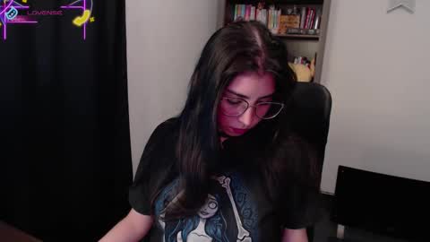 Snapshot of sunflower_uwu chatting on October 9, 2:33 pm violetta online show from October 9, 2:33 pm