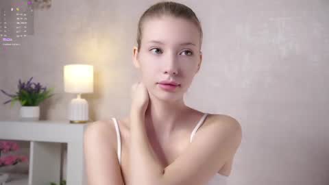 Lily online show from May 28, 2:59 pm