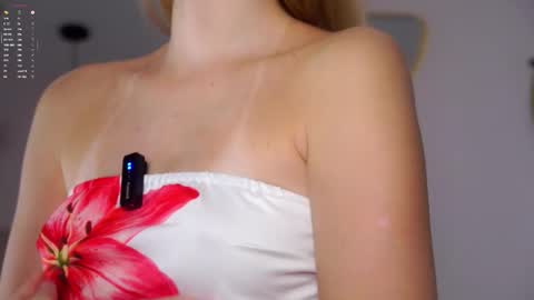 Lily online show from November 27, 2:58 pm