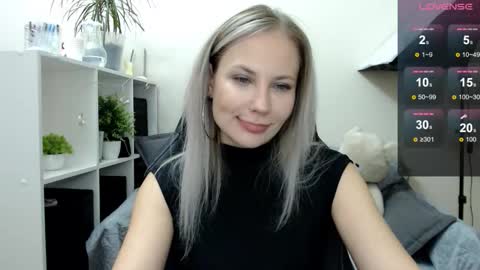Snapshot of sunny_bunny6 chatting on October 1, 5:17 am Naomi online show from October 1, 5:17 am