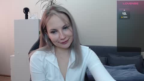 Snapshot of sunny_bunny6 chatting on February 5, 10:19 am Naomi online show from February 5, 10:19 am