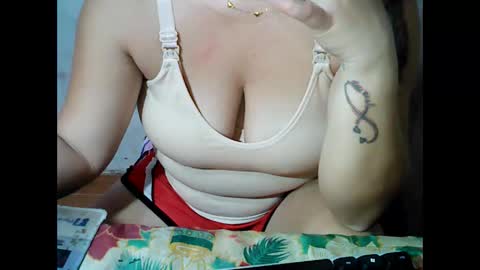 Snapshot of sunshine_38 chatting on September 26, 8:55 am sunshine_38 online show from September 26, 8:55 am