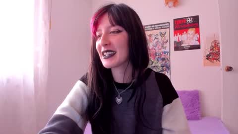 Snapshot of sunshine_girl9 chatting on December 10, 8:38 pm sunshine_girl9 online show from December 10, 8:38 pm