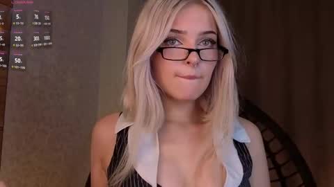 Snapshot of sunshinegirlx chatting on September 12, 6:26 am Alice online show from September 12, 6:26 am