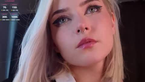 Snapshot of sunshinegirlx chatting on September 19, 7:23 am Alice online show from September 19, 7:23 am
