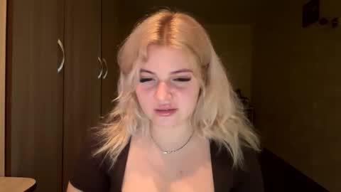 sunshinyflash online show from November 22, 6:28 pm