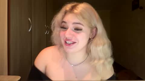 sunshinyflash online show from November 23, 6:39 pm