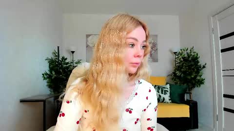 Jenn online show from April 17, 2:58 am