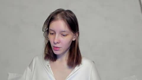 Una online show from April 6, 8:32 pm