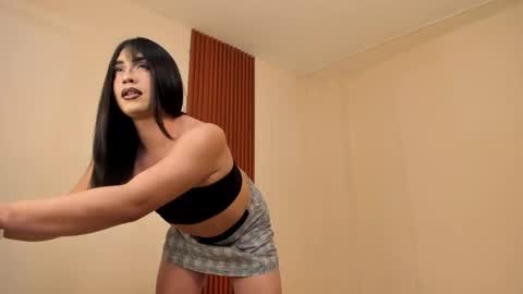 Snapshot of suprasexyjohn chatting on October 14, 8:23 pm llllSupra llll online show from October 14, 8:23 pm