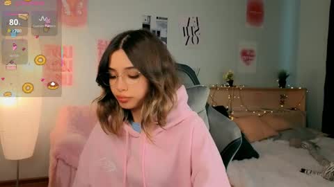 Sara online show from April 14, 1:25 pm