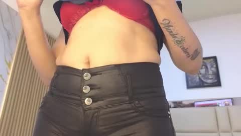 Snapshot of susan_sexymilf chatting on October 9, 12:32 pm Susan online show from October 9, 12:32 pm