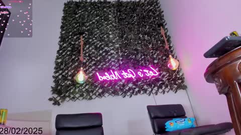 Snapshot of sussy_hots chatting on February 28, 9:33 pm Sussy online show from February 28, 9:33 pm