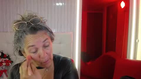 Snapshot of sussy_perez_ chatting on September 20, 3:20 am Sussy online show from September 20, 3:20 am